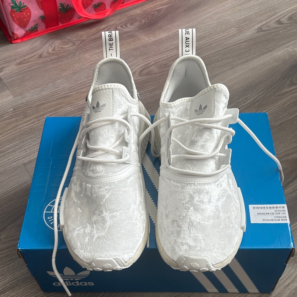 Adidas White Knit Athletic Sneakers with Cushioned Midsole LA MARQUE LUX